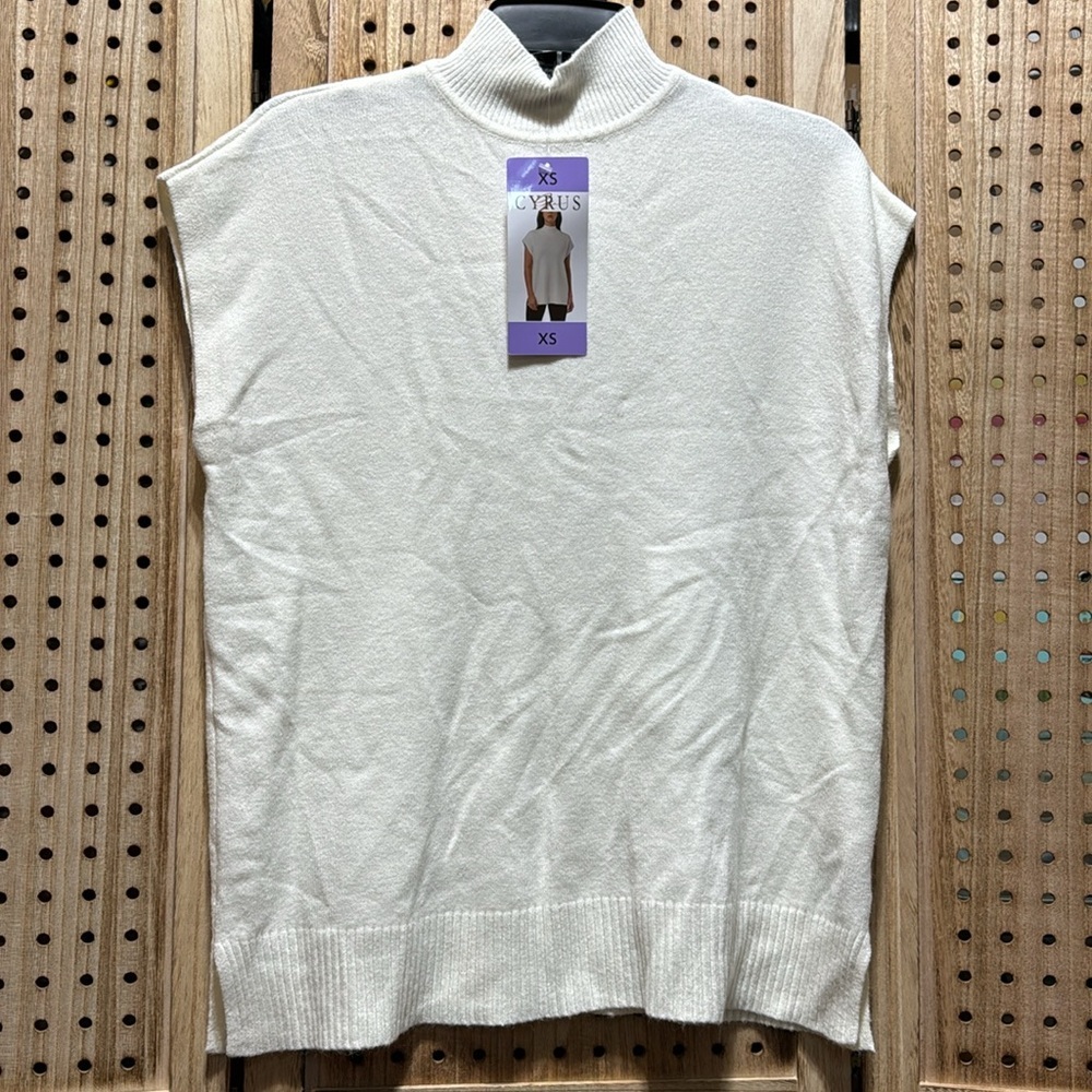 Cyrus Ladies' Sleeveless Tunic Sweater NWT